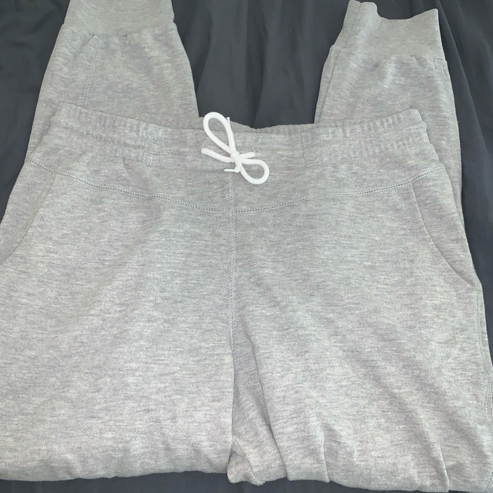 Grey joggers with pockets